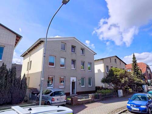 Hausansicht - Mehrfamilienhaus mit Entwicklungspotenzial und Stellplatz in StockelsdorfLübeck