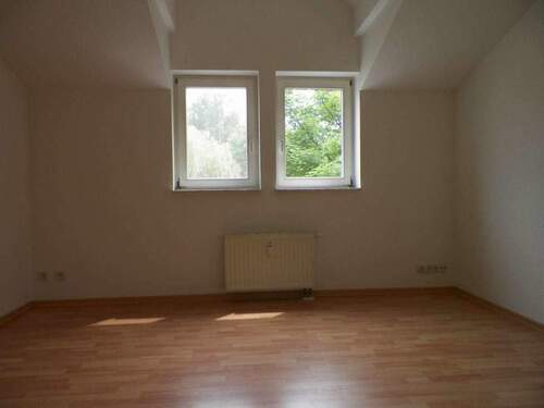 Wohnzimmer - 3 Zimmer Etagenwohnung zur Miete in Zwickau