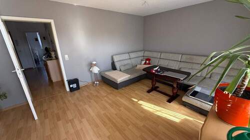 Wohnzimmer - 2 Zimmer Etagenwohnung zum Kaufen in Schwerin