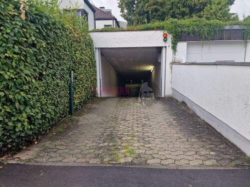 Ein-Ausfahrt Tiefgarage - 