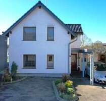 Ruhig gelegenes Wohnhaus mit Carport, Wintergarten, überdachtem Balkon und Garten in Berndorf