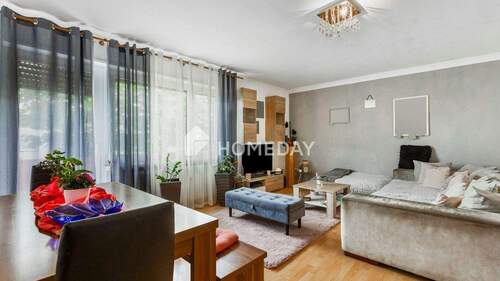 Wohnzimmer 1 - Großzügige 4-Zimmer-Etagenwohnung mit Balkon und Garage in Fulda - Ideal für Familien oder Paare