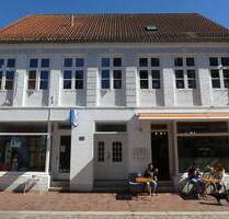 *** Gelegenheit *** Gepflegtes und teilsaniertes Wohn-, und Geschäftshaus im Zentrum von Glückstadt ***