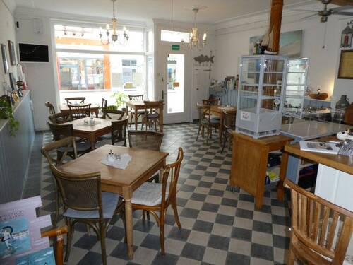 Gewerbeeinheit 1 (bisher Café) - 