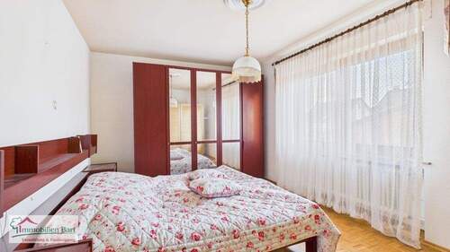 OG - erstes Schlafzimmer - 