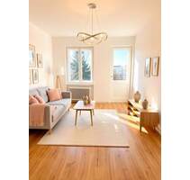 Klassischer Altbaucharme trifft modernen Komfort: Sanierte 2-Zimmer-Wohnung mit Balkon - Berlin Steglitz