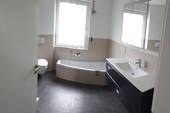Bad mit Dusche und Wanne OG - 