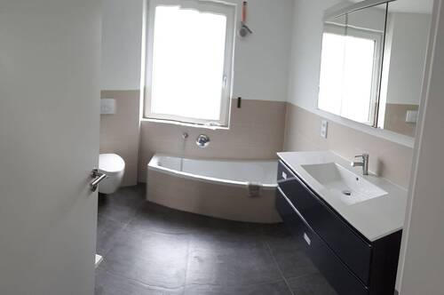 Bad mit Dusche und Wanne OG - 