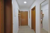Geräumiger und heller Flur - 2 Zimmer Etagenwohnung in Renningen