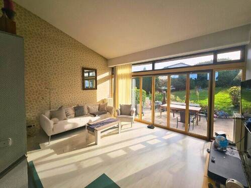  Lichtdurchfluteter Wohnraum mit Blick ins Grüne - 5 Zimmer Einfamilienhaus in Wuppertal