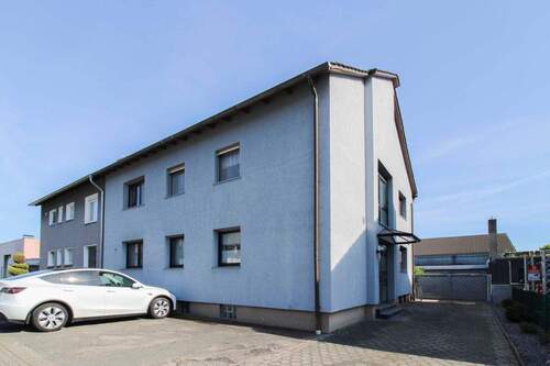 Haus außen - Erst anpacken, dann genießen: Gestaltbare Dachgeschosswohnung in Sackgassenlage