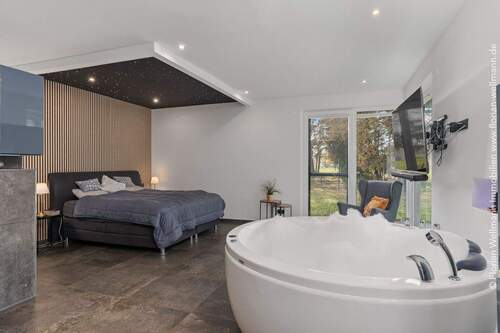 ... inkl. freistehender Badewanne ... - 