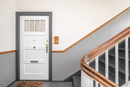 Mar29- Treppenhaus - Aufgang - Etagenwohnung mit 66,10 m&sup2; in Berlin zum Kaufen