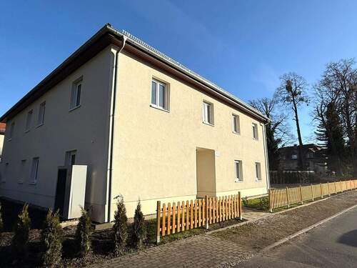 Straßenansicht - 4 Zimmer Doppelhaushälfte zum Kaufen in Senftenberg