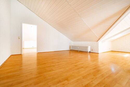 Großzügiger Wohnbereich - 3 Zimmer Etagenwohnung zum Kaufen in Bad Krozingen