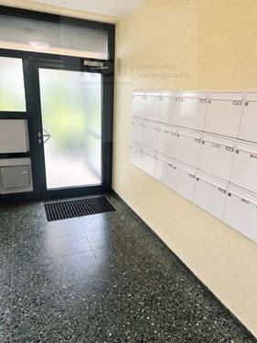Treppenhaus/Briefkästen - 