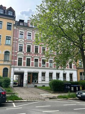 Hausansicht - :::FREUNDLICHE WOHNUNG IM ZENTRUM VON CHEMNITZ MIT PKW-SP:::