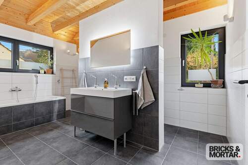 Bad Obergeschoss Bild 1 - 