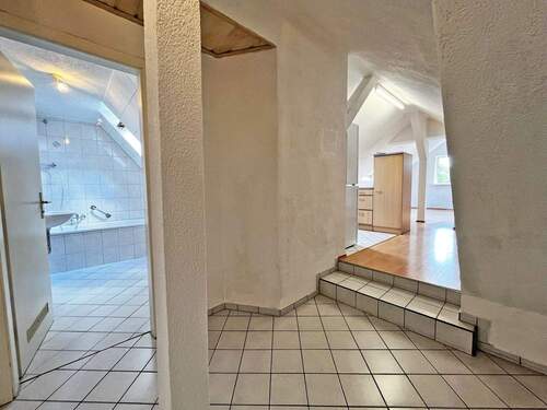 Eingangsbereich mit Zugang zu allen Räumen - 