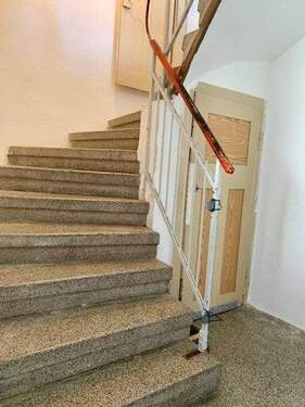 Hausflur / Treppe ins DG - 