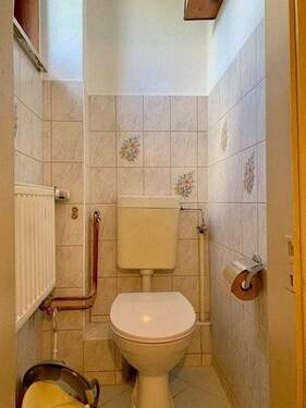 sep. WC im Treppenhaus - 