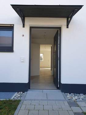 Hauseingang. - Mehrfamilienhaus, Wohnhaus mit 150,00 m&sup2; in Waldkraiburg zum Kaufen