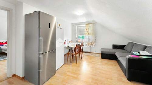 Wohnzimmer 1 - Gut vermietete 2-Zimmer-Dachgeschosswohnung in guter Lage von Königsbrunn