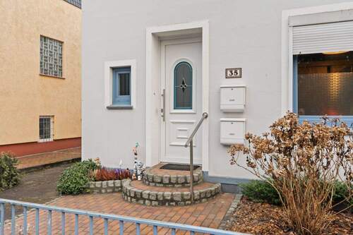 Hauseingang - 5 Zimmer Doppelhaushälfte zum Kaufen in Bremen