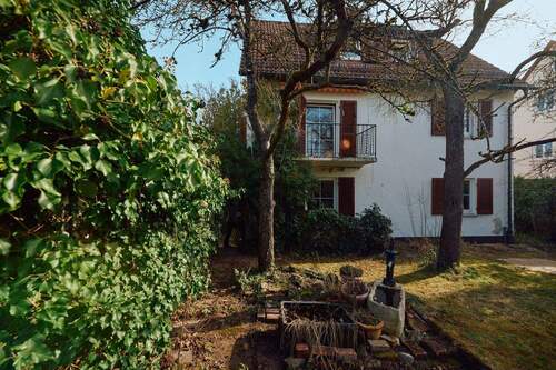 Objektansicht mit Garten - Ein Zuhause mit Charme und Freiraum in bester Böblinger Wohnlage