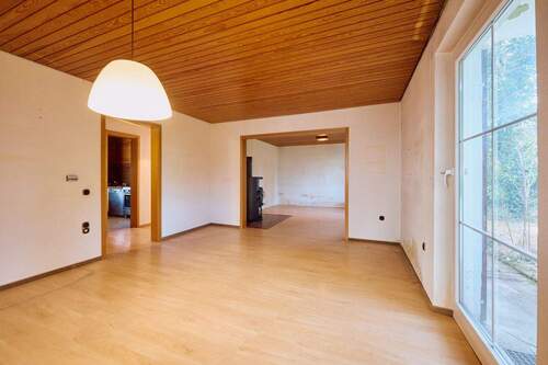 Erdgeschoss, Essbereich mit Blick zum Wohnbereich - 