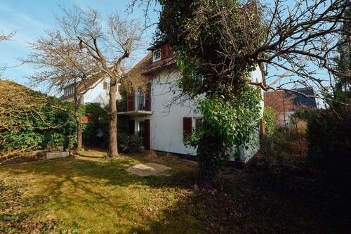 Objektansicht mit Garten - 