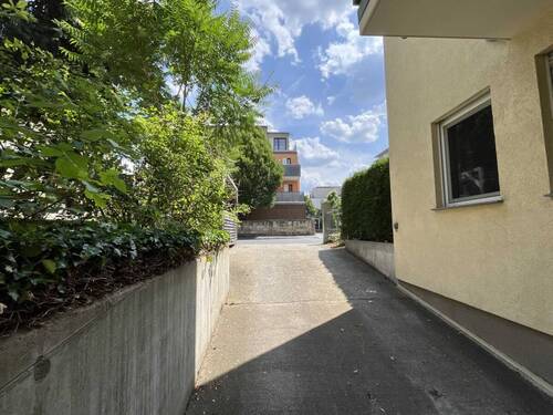Zufahrt zur Tiefgarage - 