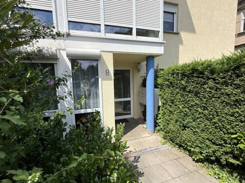 Der Hauseingang - 3 Zimmer Etagenwohnung in Dresden