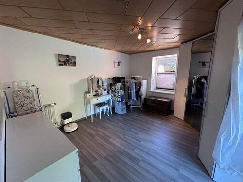 Ankleidezimmer im EG - 