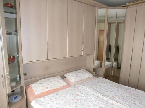 5b Einbaumöbel im Schlafzi..JPG - 