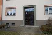 2 Hauseingang.JPG - 3 Zimmer Etagenwohnung in Hoyerswerda
