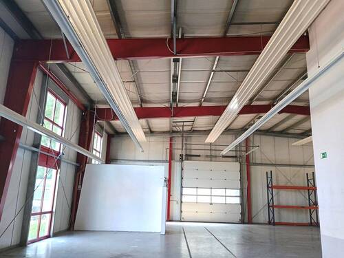 Halle mit Rolltor - 