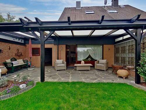 überdachte Terrasse - 4 Zimmer Doppelhaushälfte in Kaarst