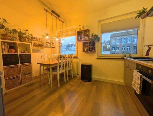 Moderne Einbauküche mit stilvollem Design - 2 Zimmer Etagenwohnung in Wuppertal