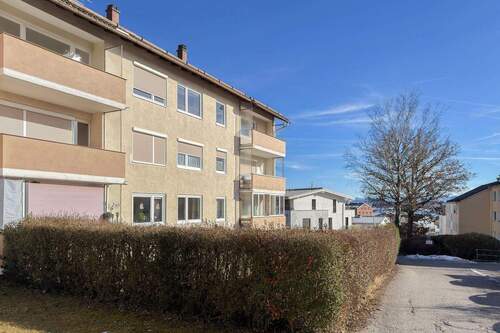 Mehrfamilienhaus von Außen - 3 Zimmer Etagenwohnung zum Kaufen in Tutzing