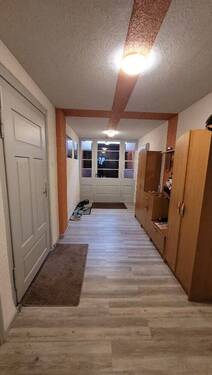 Flur im EG / Eingangsbereich - 5 Zimmer Reihenmittelhaus in Oelsnitz