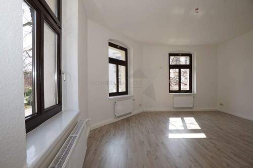 Wohnzimmer - NEU renovierte, geräumige 3-Raum-Wohnung am Schlobigpark