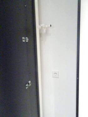 Flurschrank mit möglichem Gasanschluß zum Kochen - 