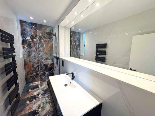 Elegantes Bad mit einzigartigem Design - 