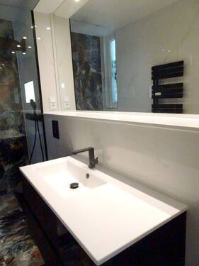 Stilvolles Waschbecken mit Bewegungsmelderl - 