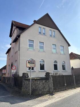 Straßenansicht - Mehrfamilienhaus, Wohnhaus mit 302,00 m&sup2; in Springe zum Kaufen