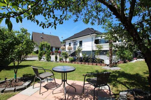 Gartenansicht - Saniert und bezugsfertig! Das ideale Zuhause für Sie und Ihre Familie! Nutzen Sie diese Chance!