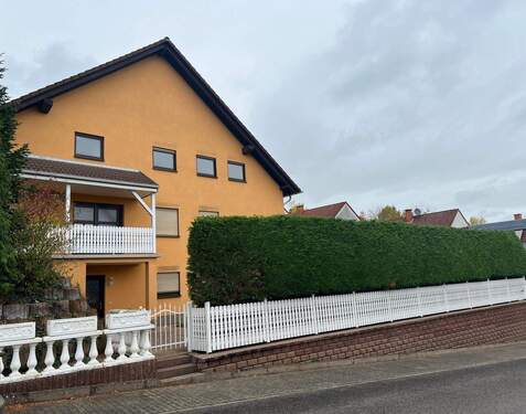IMG_8310.jpeg - Helle 3-ZKB-Dachgeschosswohnung mit Balkon in gepflegtem Mehrfamilienhaus – Kopernikusstraße 15, 66333 Völklingen