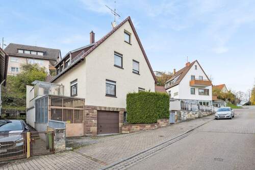 Gepflegtes Haus mit komfortbaler Stellplatzsituation - Vielseitiges Mehrfamilienhaus - selbst einziehen oder vermieten