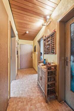 Flur Obergeschoss - Mehrfamilienhaus, Wohnhaus mit 171,80 m² in Stuttgart / Mühlhausen zum Kaufen